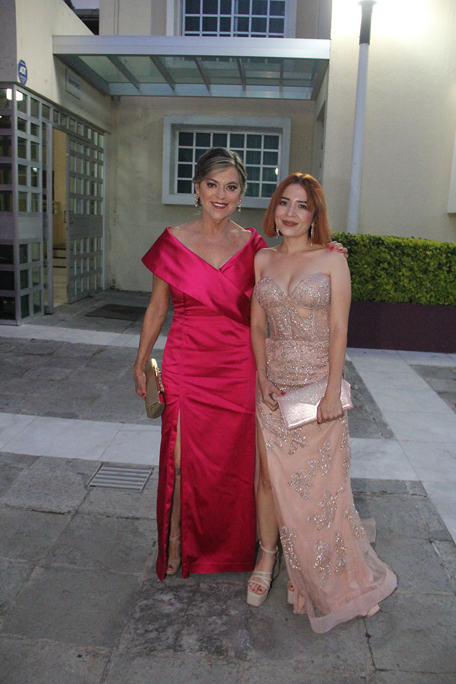 Lucina Cortés y Livier Lizárraga.