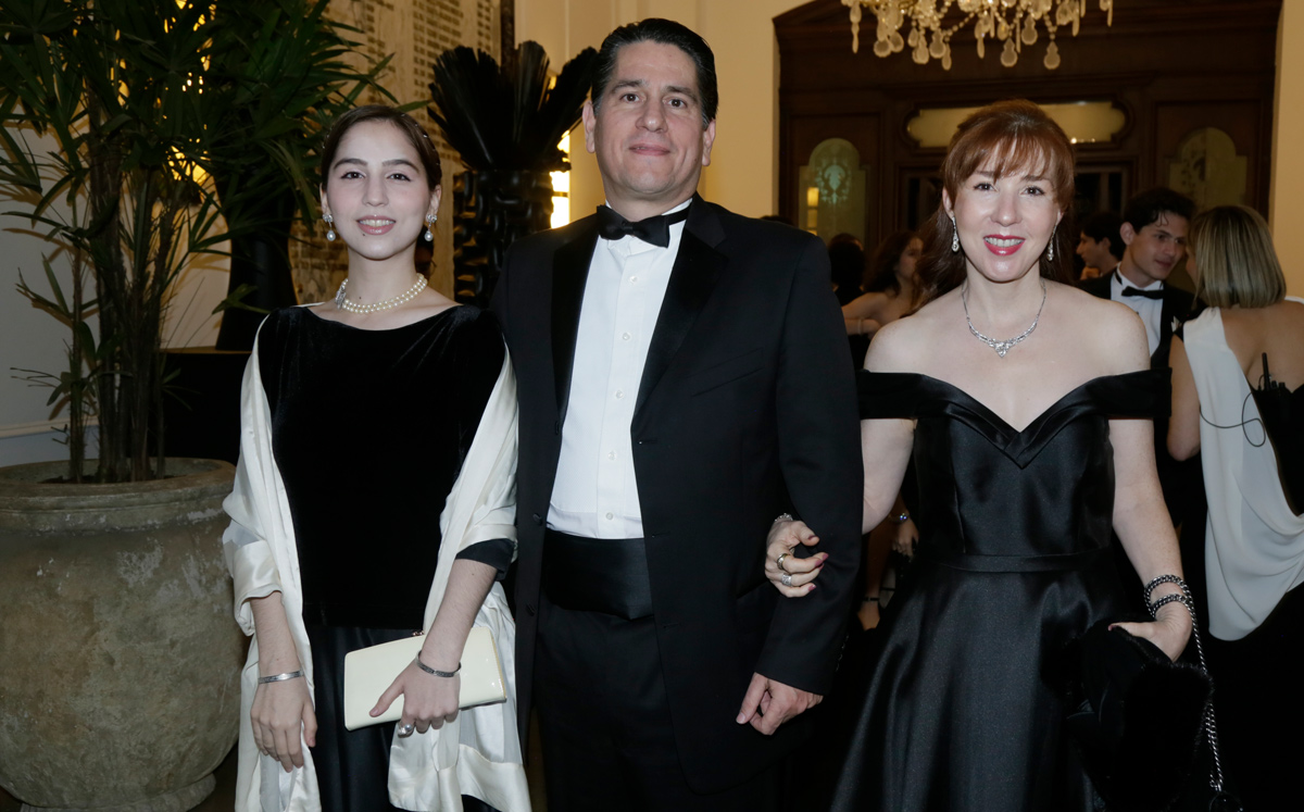 Raquel Martínez, Roberto Martínez y Martha Idalia de Martínez / Foto: Omar Valdez