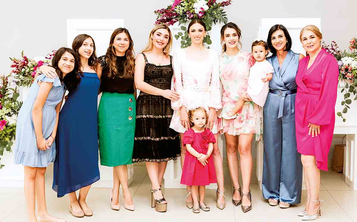 ROMINA BORGES, RENATA BORGES, KARLA IZAGUIRRE, MERCEDES MARTÍNEZ, ORALIA BORGES, LUCIANNA GALLEGOS, MARÍA LUISA MARTÍNEZ, MARÍA LUISA VERDÍN, ORALIA V
