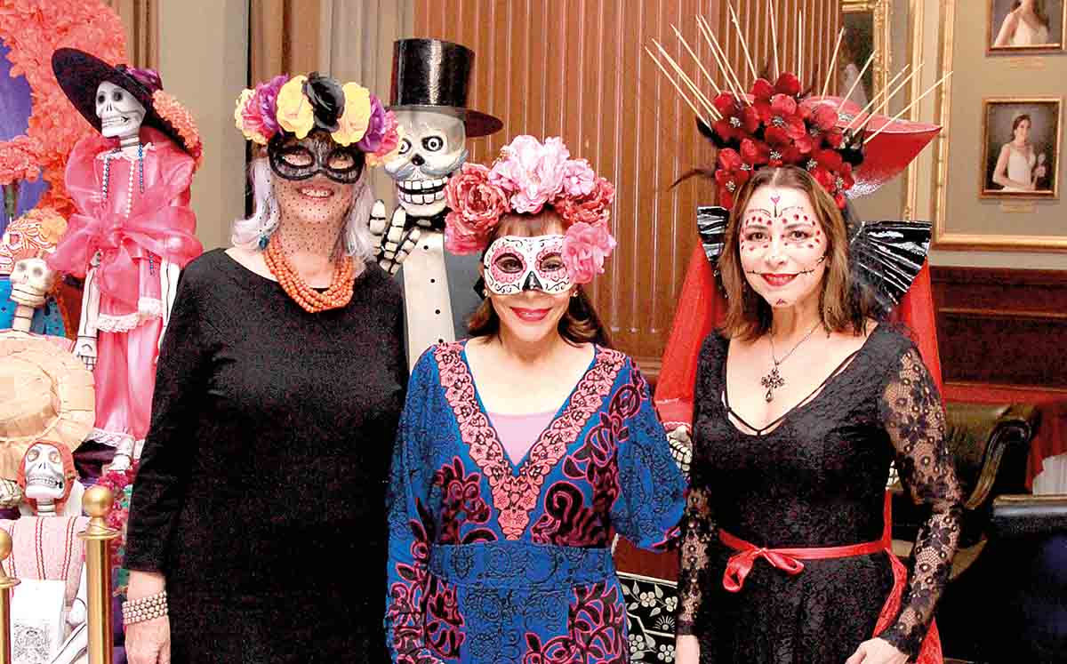 MARCELA GARCÍA, SANDRA TAMEZ Y MARICARMEN REYES nos impresionaron con su caracterización de catrinas