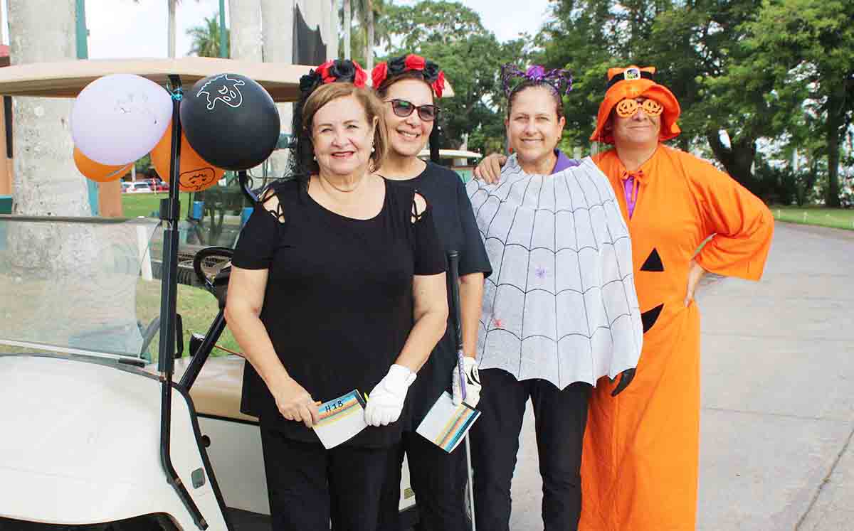 ANA LETICIA GONZÁLEZ, ANA GEADA, MONI DE LUNA, LULÚ TREVIÑO celebrando en el Torneo Especial de Halloween 2023