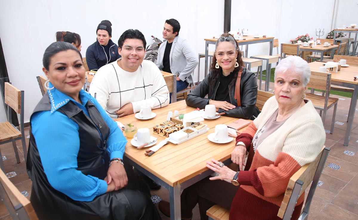 Ruth, Jesús, Marcela y Chuyita
