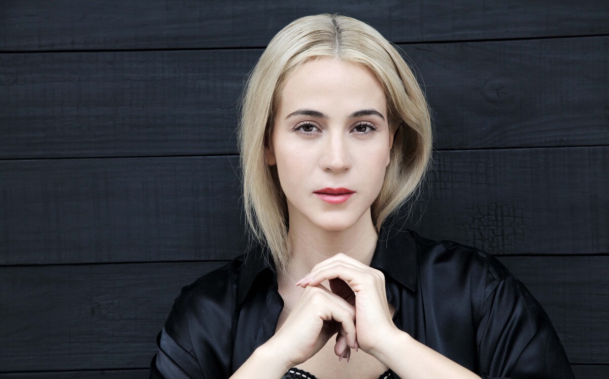 Aún así, para Cassandra no todo ha llegado por herencia y admite que ha tenido que trabajar doblemente duro para demostrar su talento.