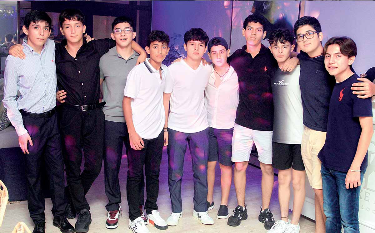 EDGAR PACHECO, YUVAL GRANADOS, ALBERTO ZAMORA, ROBERTO BARRÓN, LEONARDO GARCÍA, DANIEL ERAÑA, IAN LUNA, MATTHEW SANMARTÍN, PAULO LEIJA Y SEBASTIÁN FLO