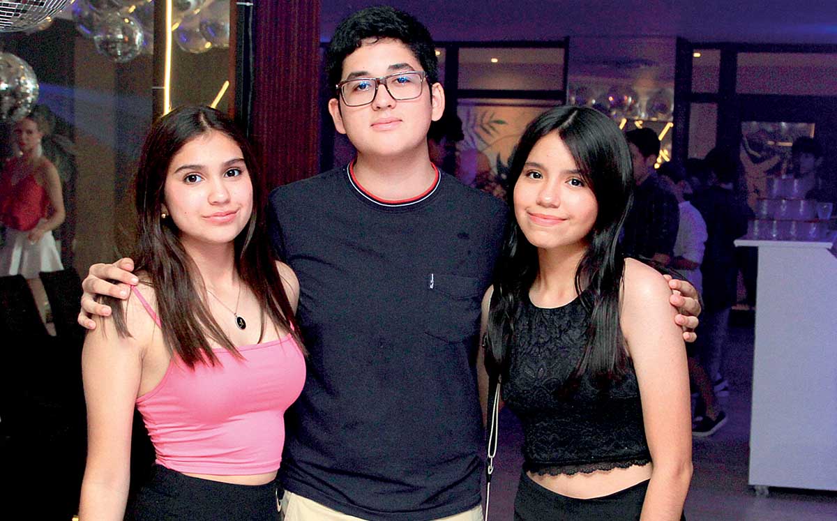 ARA ACOSTA, PAULO LEIJA Y XIMENA PONCE presentes en Velamar en la fiesta de Leo