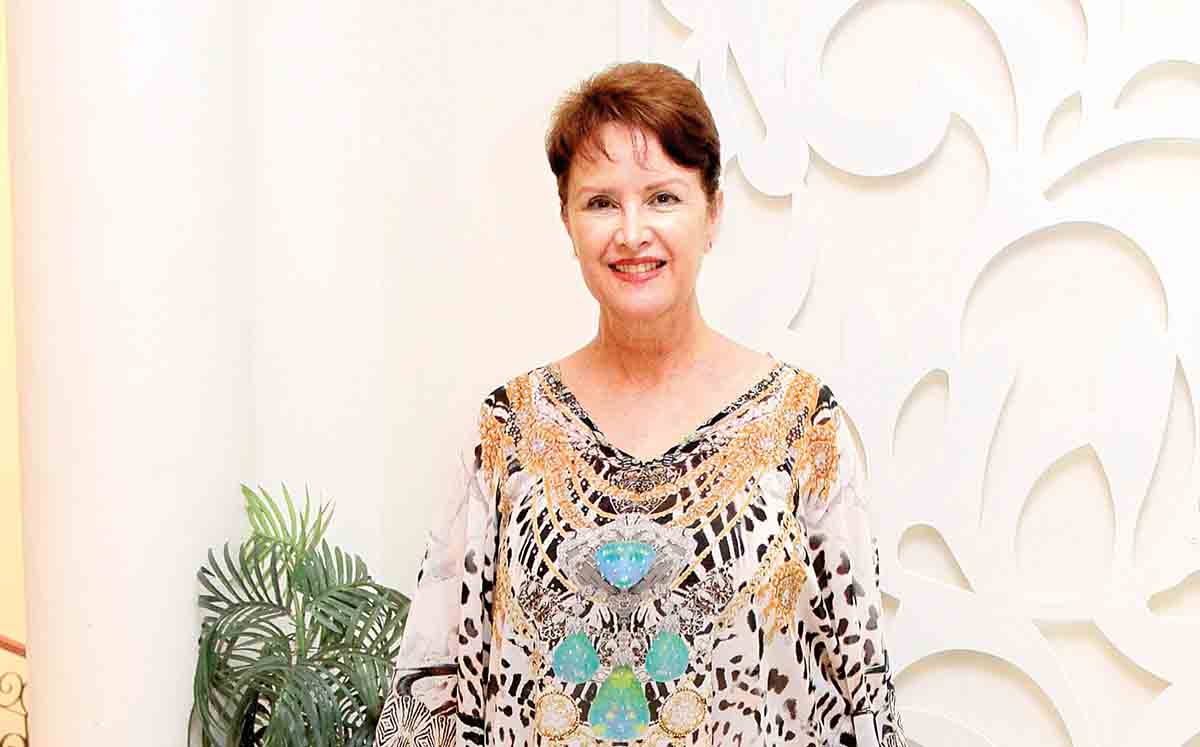 ANA LUISA LEGORRETA llegó con su mejor outfit al salón Rosimar