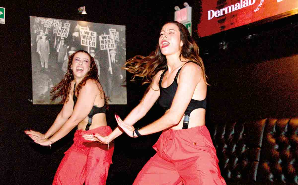 CECI GONZÁLEZ y REBECA MARTÍNEZ dandolo todo en el jueves de reggaetón