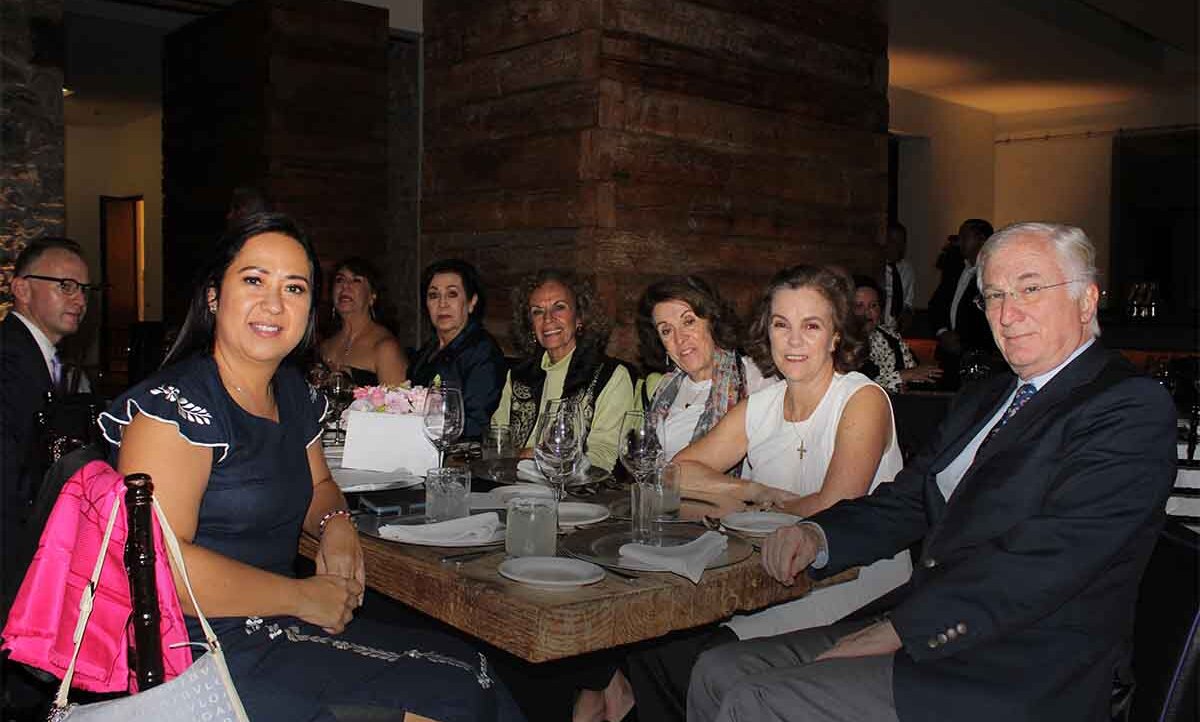 Roxana Fabris, José Urquiaga, Yolanda Gutiérrez, Mercedes Livareche y Guadalupe Díaz de Rivera