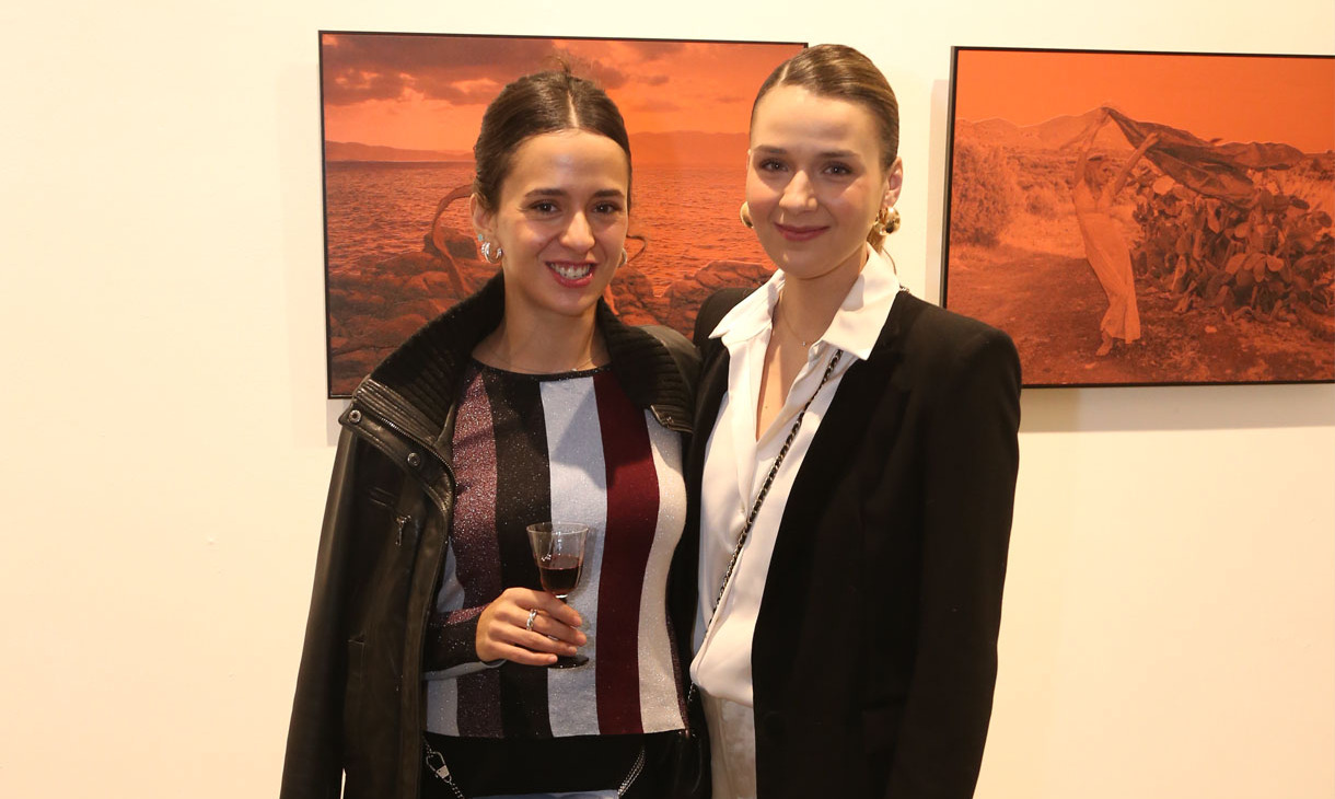 Alexa González y Ariana González.jpg