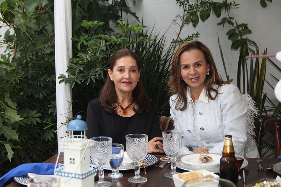 Alejandra Barba y Ana María Morfín.