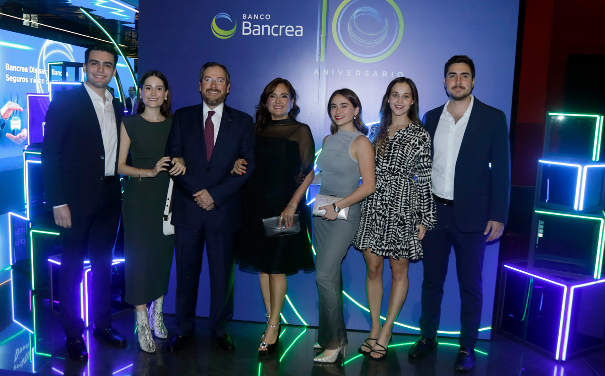 Alexis González, Marifer Lozano, Adrián Lozano y Alejandra Gutiérrez de Lozano, Sofía Lozano, Paulina Noel y Adrián Lozano / Foto: Omar Valdez