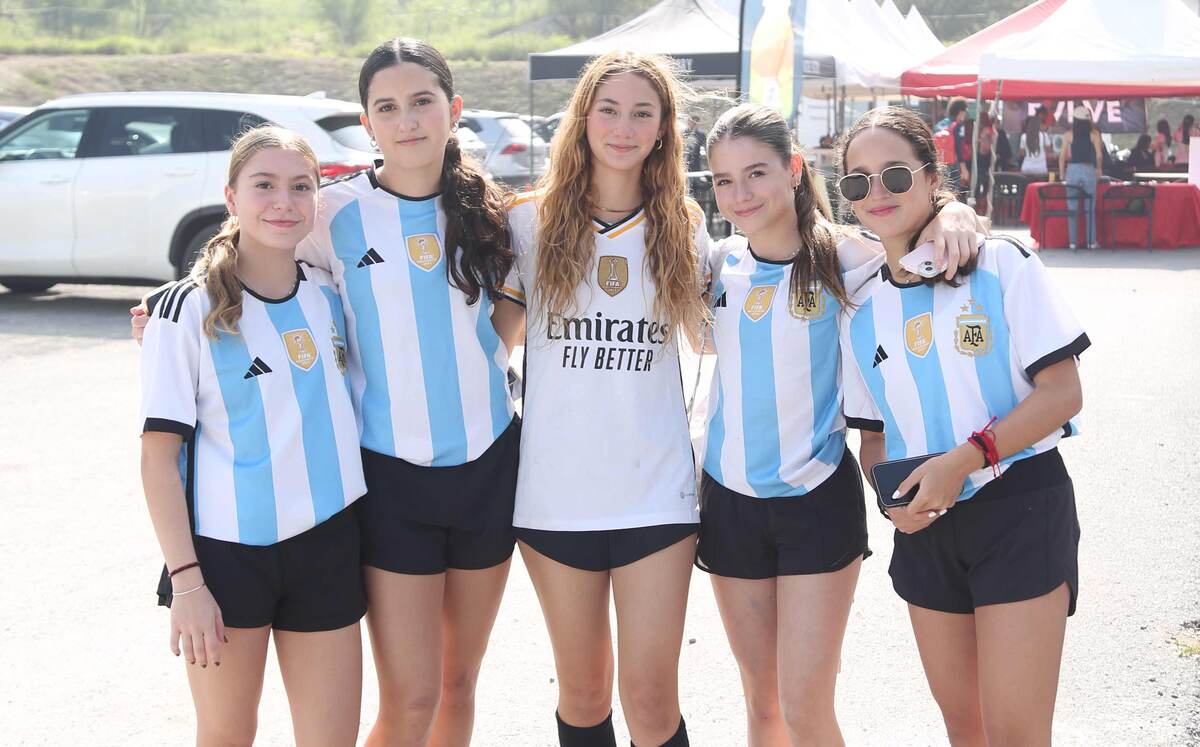 Andrea Colyer, Eva Miselem, Camila Miramontes, Nina García y Alexa Lafontaine. Fotos: Roberto Alvarado
