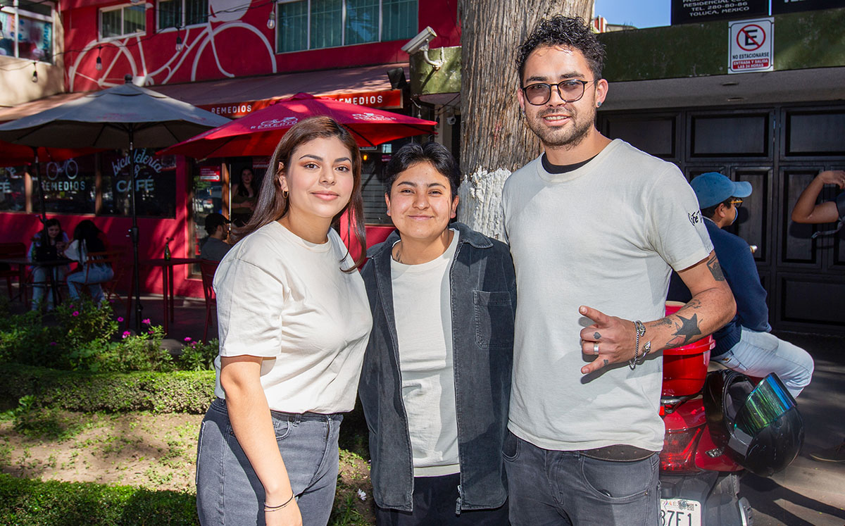 Daniela Flores, Berenice Serrano y Hugo España