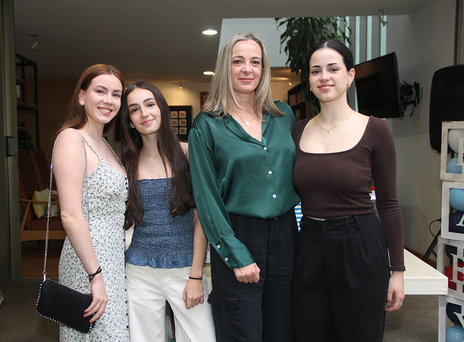 Daniela Hecht, Julia Hecht, Yolanda Hagen y Sofía Hecht