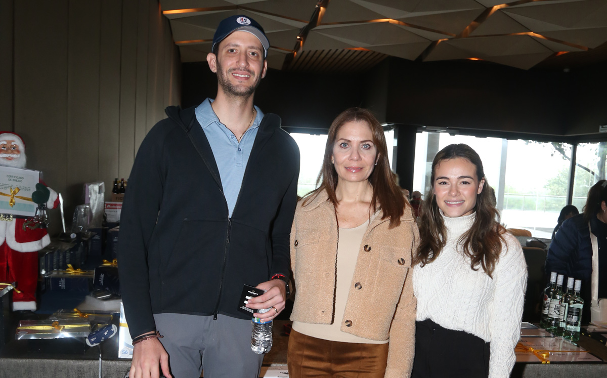 Raúl Kalifa, Emely Assad de Kalifa y Bárbara Assad / Foto: Roberto Alvarado