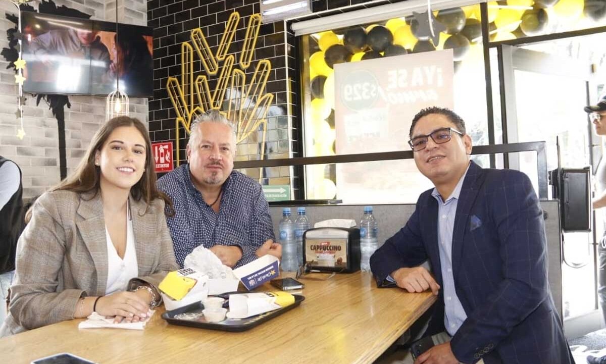 Primer Aniversario Carl’s Jr en Pabellón Serdán