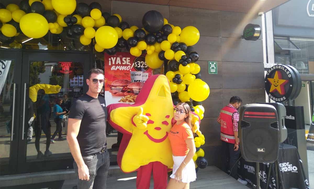 Primer Aniversario Carl’s Jr en Pabellón Serdán