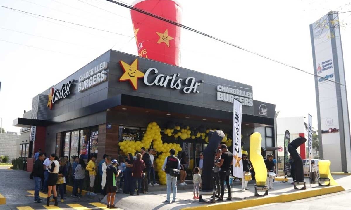 Primer Aniversario Carl’s Jr en Pabellón Serdán