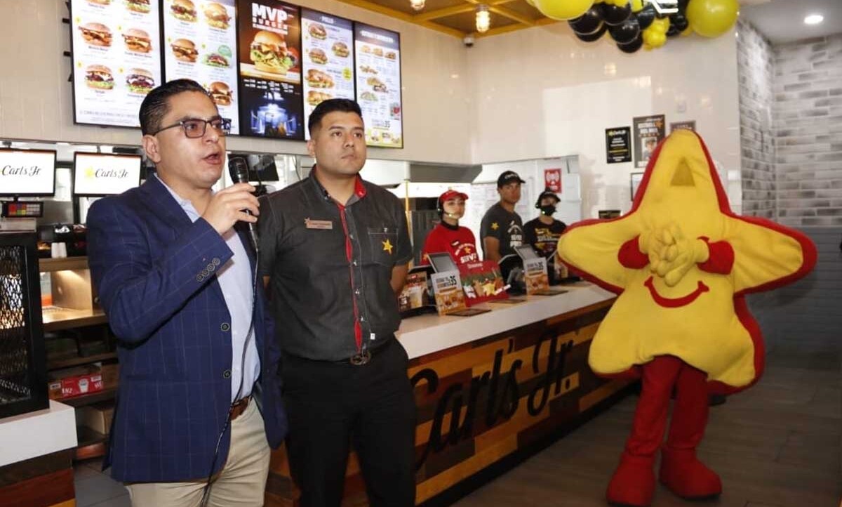 Primer Aniversario Carl’s Jr en Pabellón Serdán