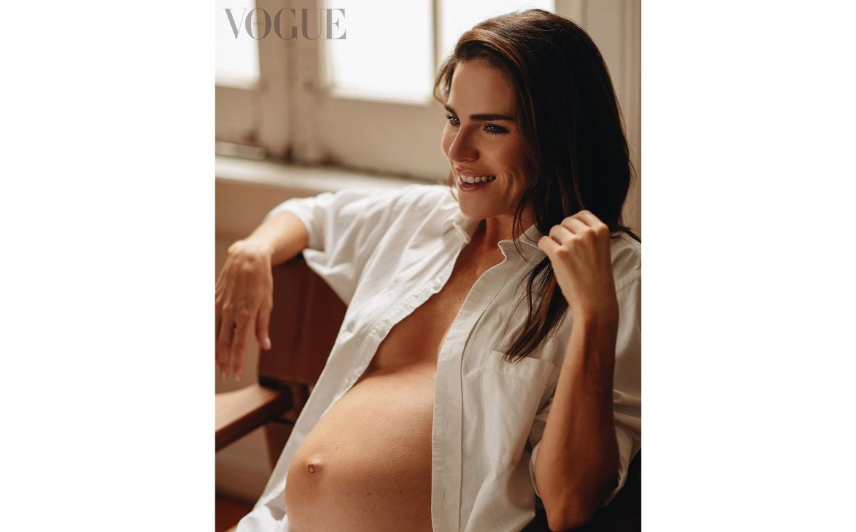 Karla Souza revela la razón por la que anunció su tercer embarazo (Foto: Vogue)
