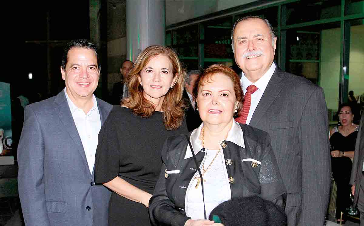 MARCO TULIO CACHO, EDNA DE CACHO, FERNANDO BERLANGA Y ELISA VÁZQUEZ estuvieron presentes en este magno evento