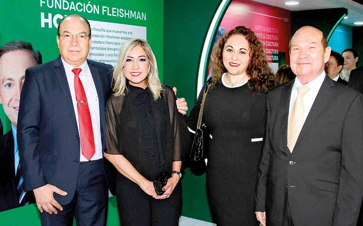 EDUARDO MANZUR, SANDRA ALVARADO, GLADYS RODRÍGUEZ Y ALVARO GARZA disfrutaron del túnel 50 años Extraordinarios