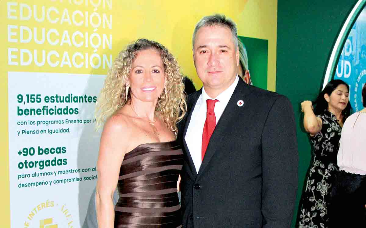 MARILÚ CEJA Y EDUARDO LACAVEX asistieron con sus mejores outfits a la explanada del Metro
