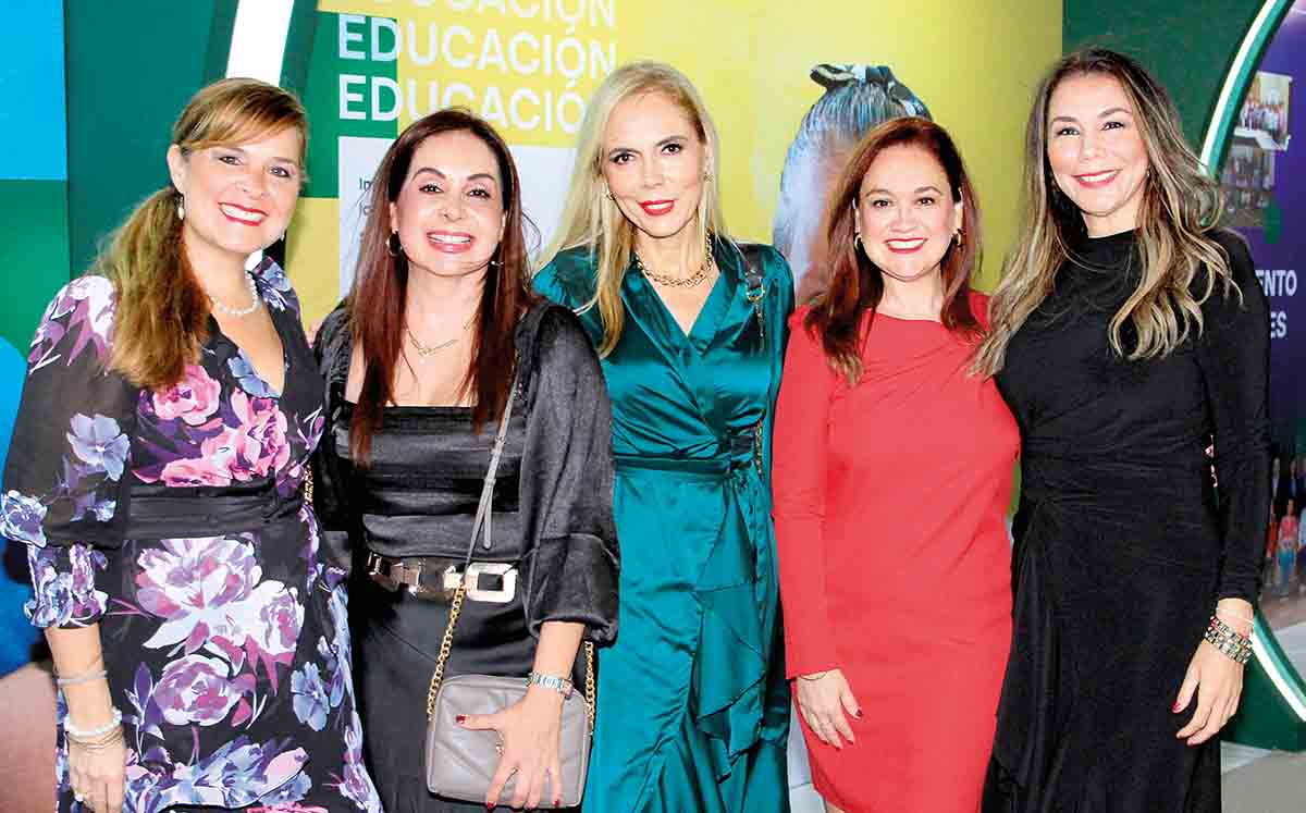 ROSA MANZUR, LAURA RAMÍREZ, TERE BLAKE, ELIZABETH MAYER Y COCO DELGADO llegaron con sus mejores outfits al evento