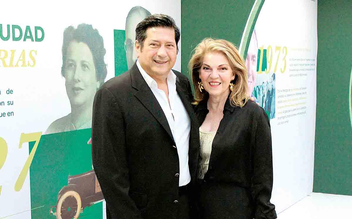 JORGE TACEA Y ELVIRA DEL CAMPO disfrutaron de los deliciosos bocadillos del Club de Industriales