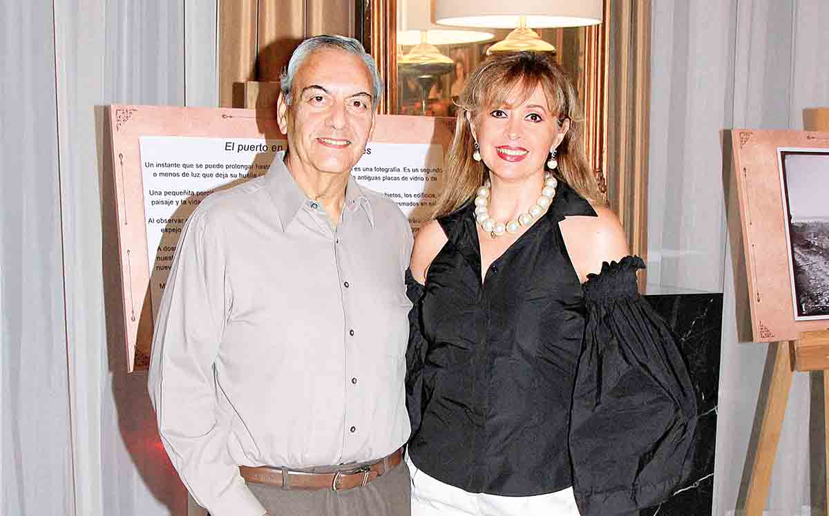 JOSÉ ÁLVAREZ Y CHARY FERNÁNDEZ nos regalaron sus mejores sonrisas en la exposición Instantes Distantes