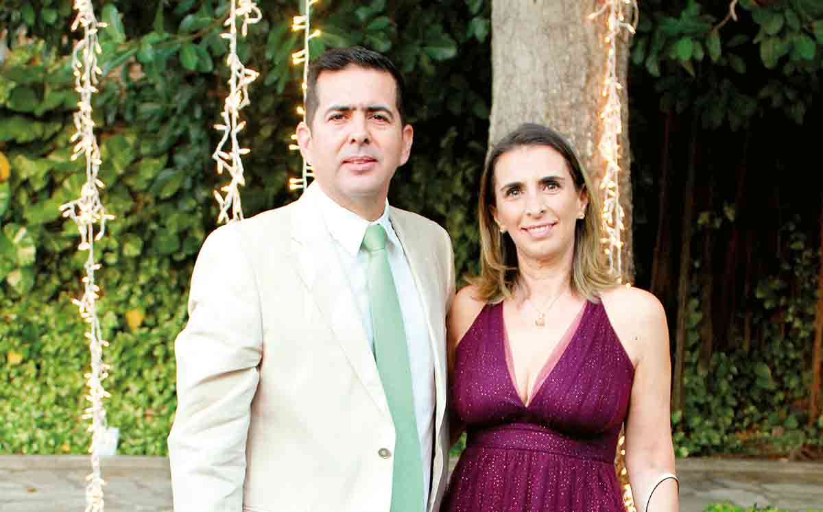JORGE DÁVILA Y FABIANA DEL VAL nos regalaron sus mejores sonrisas en la boda de Esther y Luis