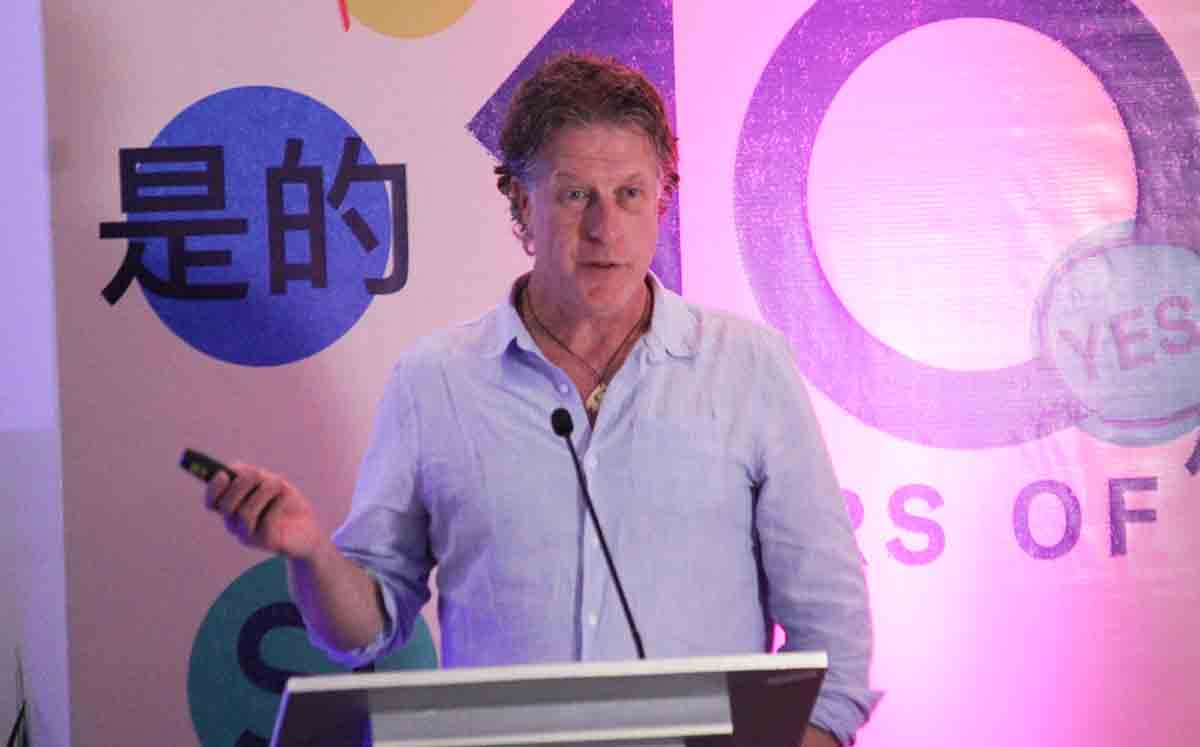 LEE KEYLOCK, director de programas globales Narrative 4