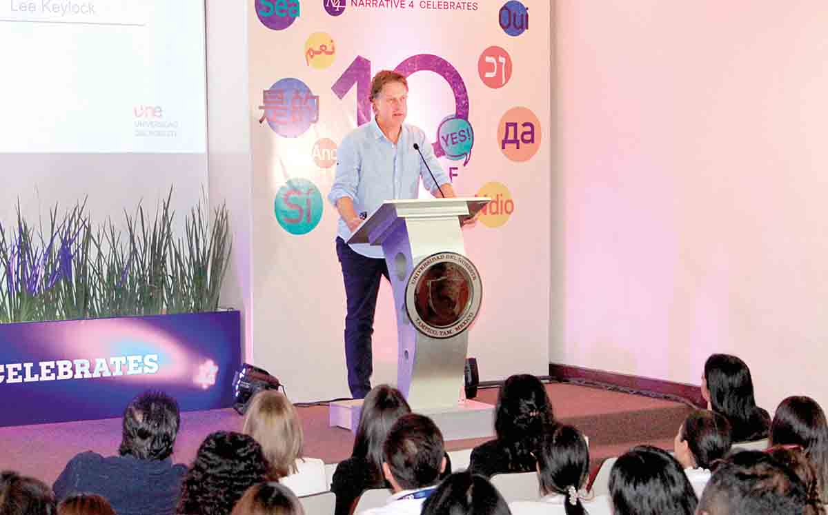 LEE KEYLOCK director de programas globales Narrative 4 llevó a cabo su conferencia: Historia del Sí
