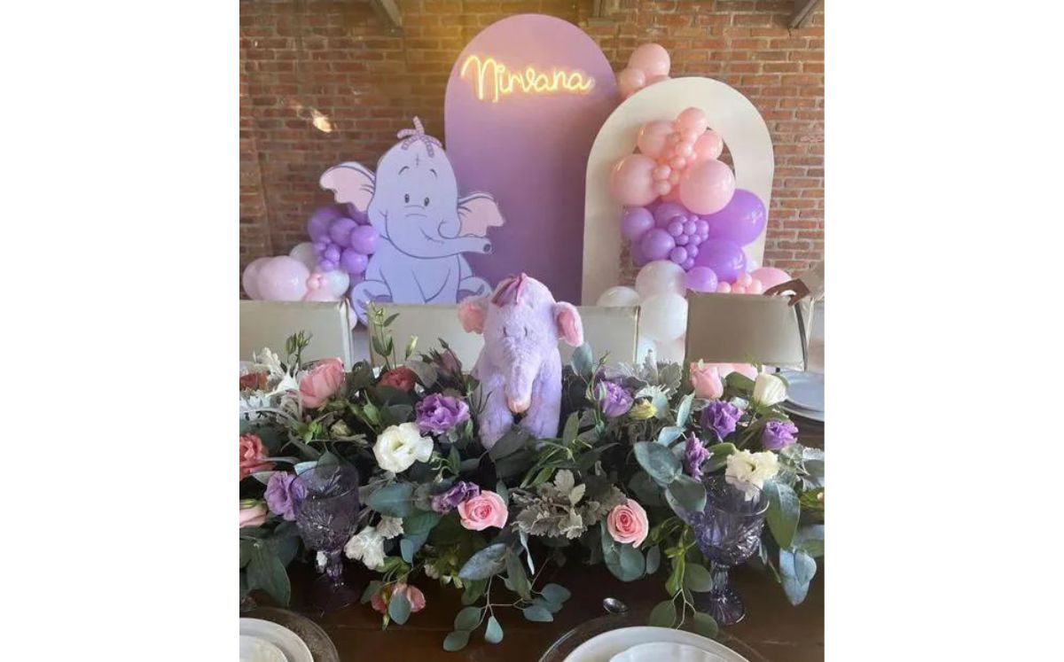 Alex Fernández y Alexia Hernández celebran el baby shower de Nirvana
