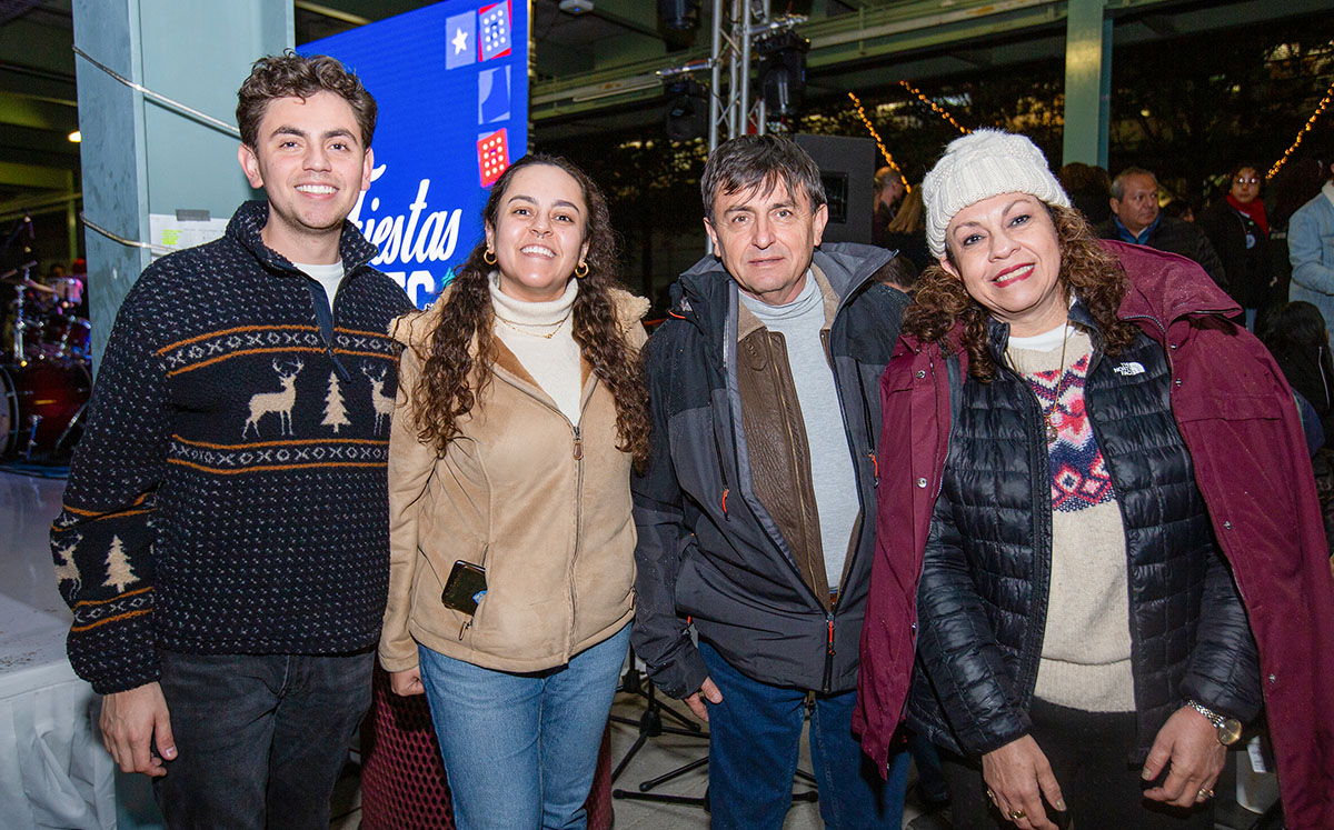 Mariano Berthout, Dulce Berthout, Mario Berthout y Carmen Benítez