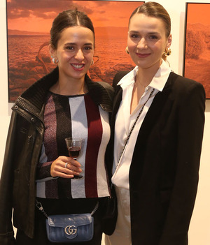 Alexa González y Ariana González.jpg