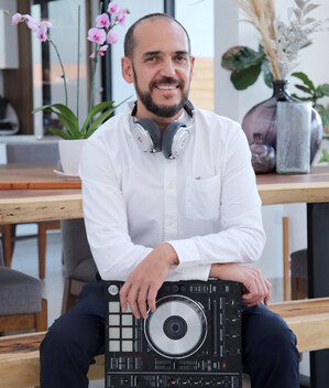 Jorge Álvarez es Dj profesional desde hace 18 años