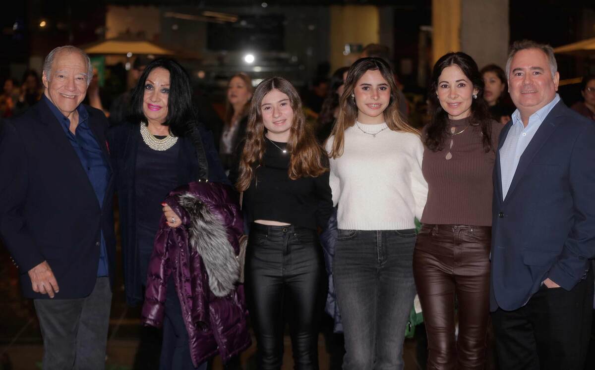 Salvador Robles, Tere González, Brittany Gracian, Stephanie Gracian, Tere Robles y Manuel Gracian