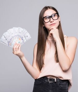 SAT: ¿Qué cuentas revisa y qué movimientos están libres de impuestos? (Freepik)