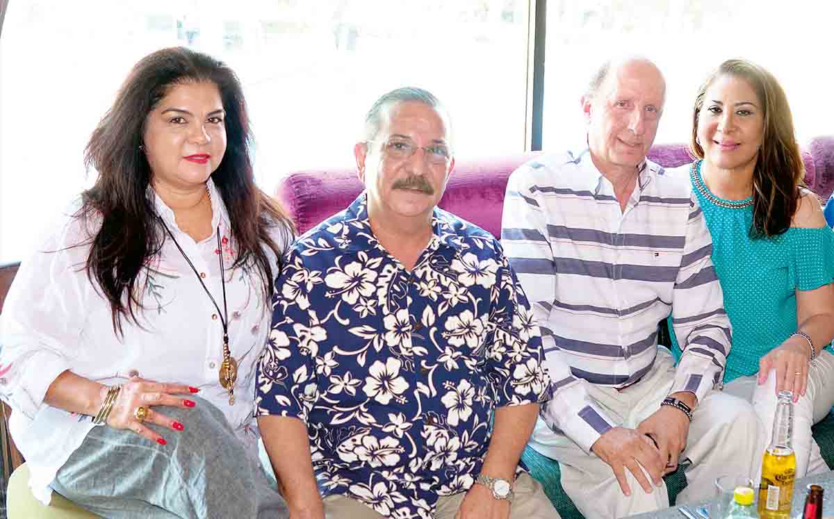 CARMEN DE GONZÁLEZ, EUGENIO GONZÁLEZ, CARLOS OCHOA Y MINA DE OCHOA presentes en el 74 cumpleaños de Sandra Tamez