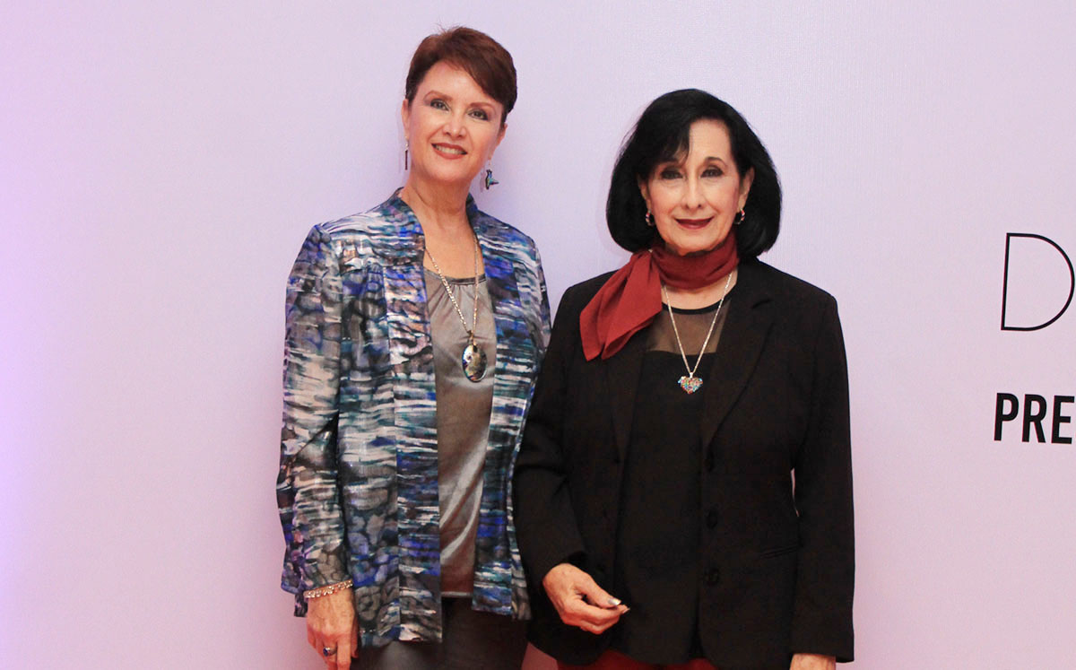 ANA LUISA VERDUZCO Y KAREN DE SAN PEDRO listas para apoyar la causa de la Posada del Peregrino
