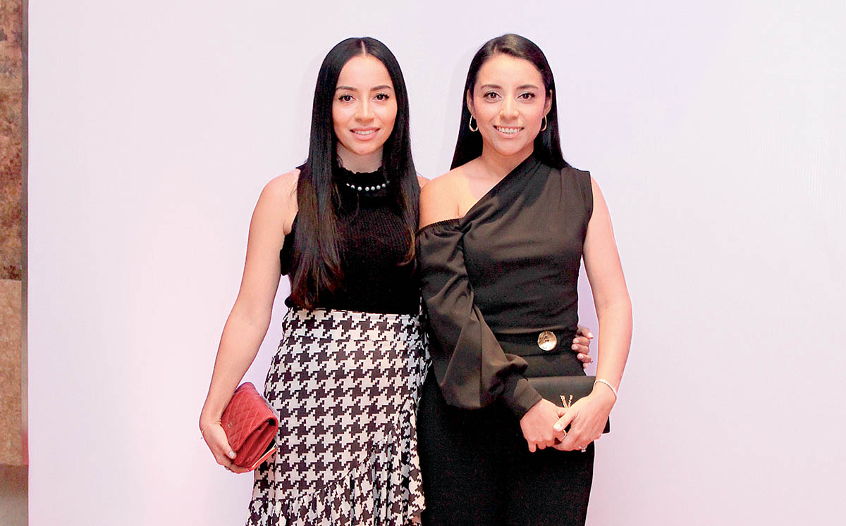 KAREN ROMERO Y LIZETTE ROMERO llegaron puntuales a la pasarela