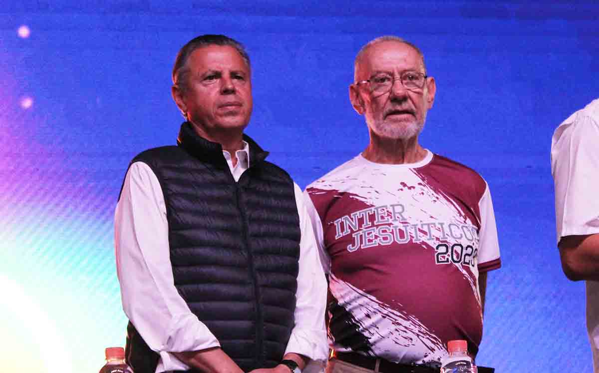 JESÚS NADER dio unas palabras de bienvenida a todos los atletas y asistentes y FERNANDO FERNÁNDEZ hizo la declaratoria inaugural