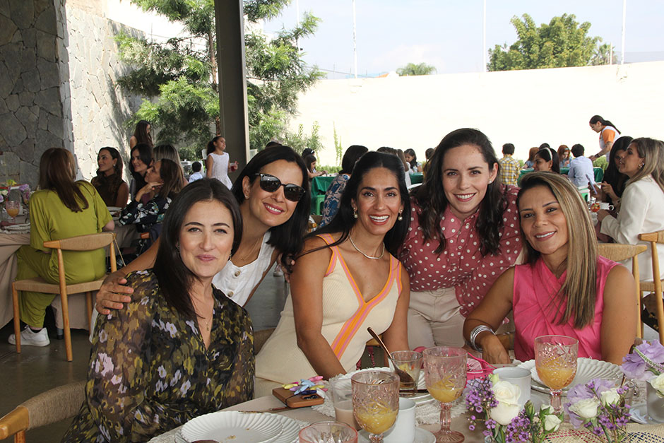 Adriana Pérez, Bárbara Ramírez, Madonna Franco, Cristy Ayala y Gemma Gutiérrez.