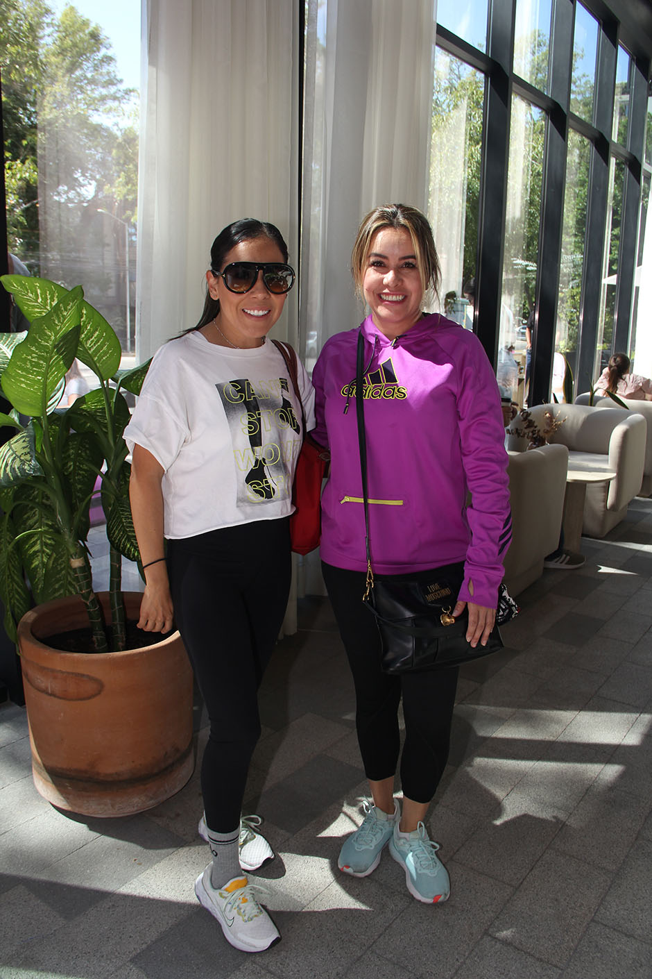 Lorena García de Alba y Karla Lara.