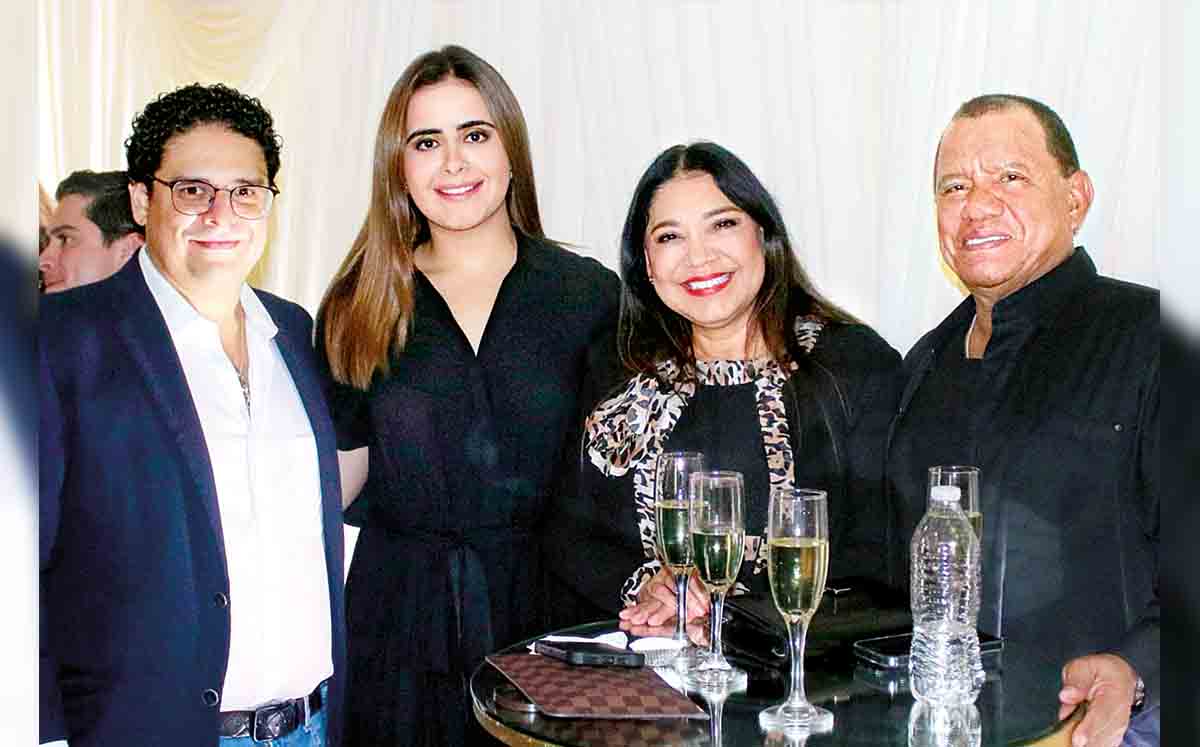 FERNANDO BARRERA, PAULINA LADDAGA, HORTENSIA DE SEGURA Y TELESFORO SEGURA