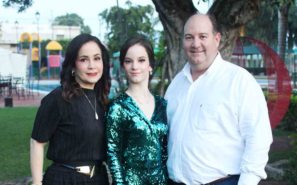 ANA MARY ROMO, ANA MARY MARTÍNEZ y FERNANDO MARTÍNEZnos regalaron sus mejores sonrisas