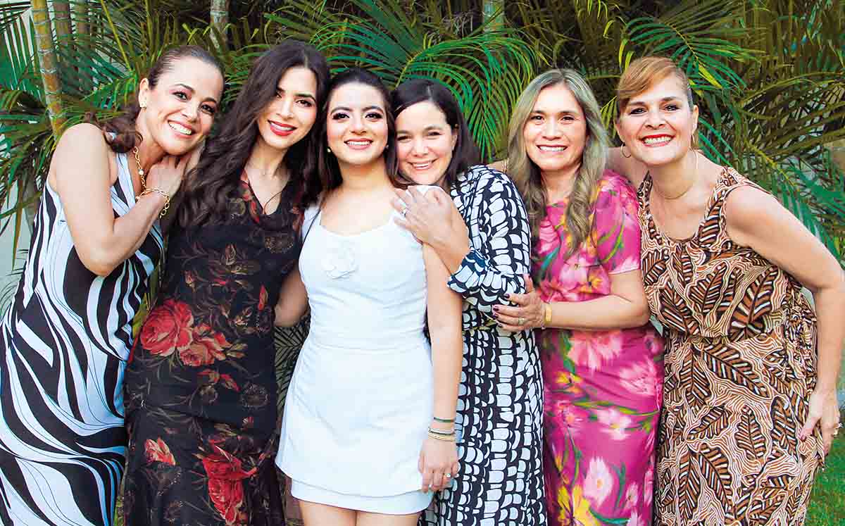 TAMMY ABARCA, MARYTHE DÍAZ, ALEJANDRA ARAGÓN, ZOILA VÁZQUEZ Y ROSA MANZUR le organizaron una bella despedida a TESSY MANZUR