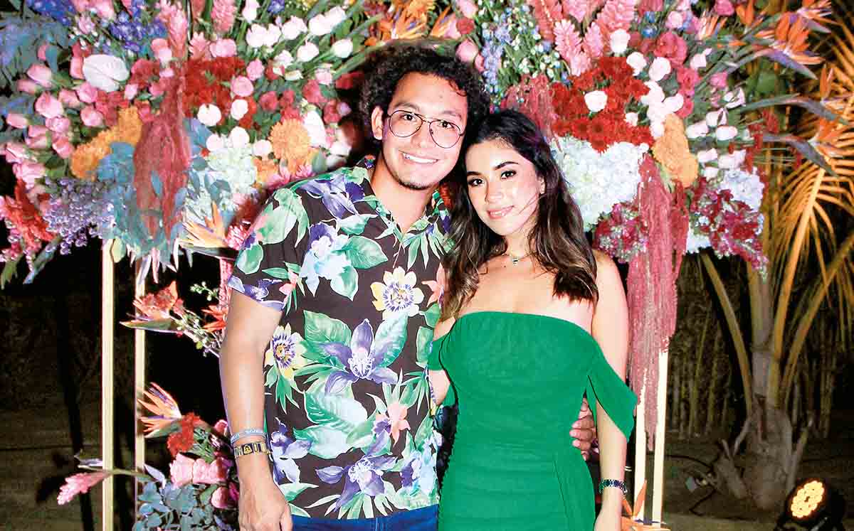 DANIEL SEGURA Y ANA GRACIELA RAMÍREZ llegaron con sus mejores outfits al cumpleaños de Hortensia de Segura