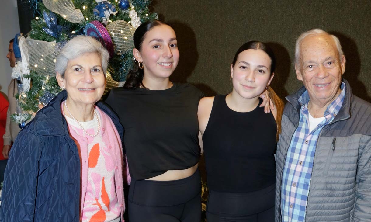 Silvia Chapa de Garza, Daniela Garza, Paulina Garza y Pablo Garza